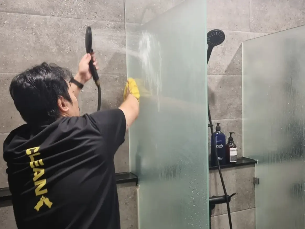 옥천군 군북면 헬스장 복도·대기 동선 야간 위생청소 사례 - 행진크린