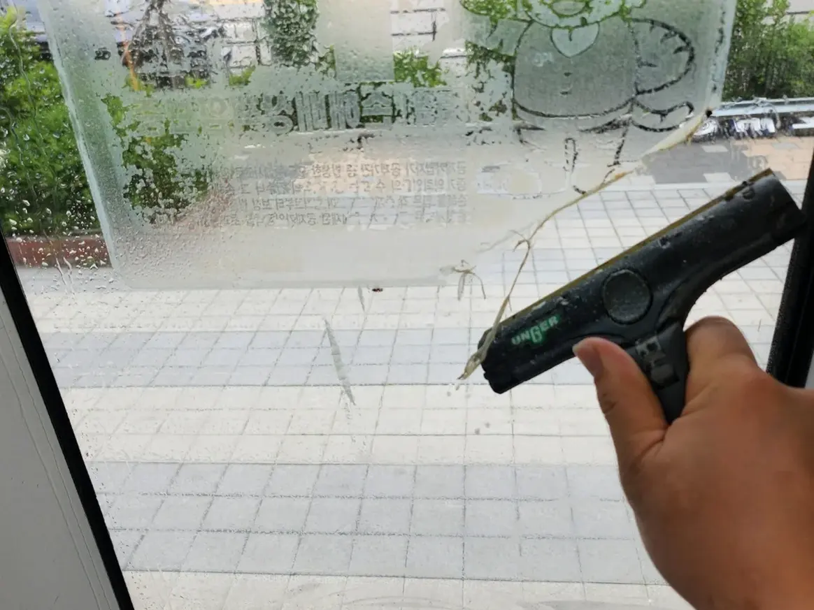 보은군 보은읍 현장 유리·새시 장비 주변 정밀 위생청소 사례 - 행진크린