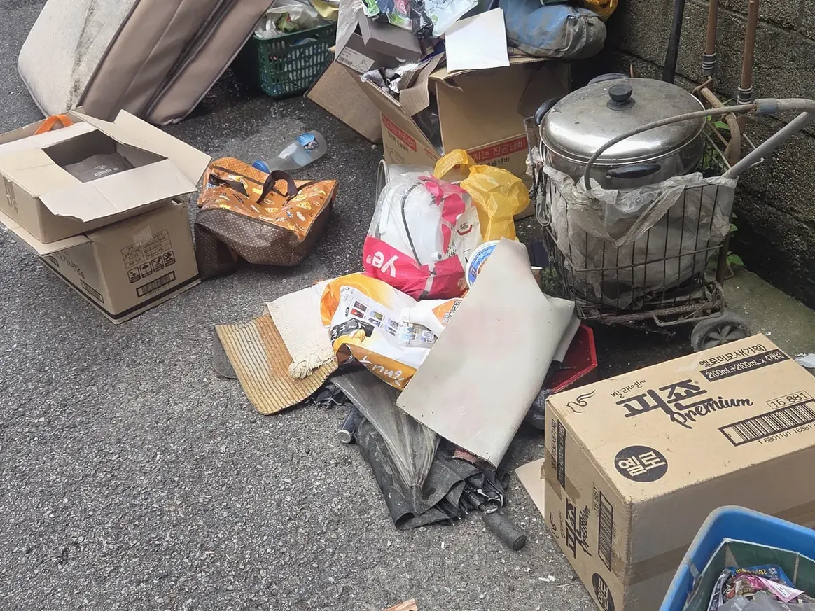 옥천군 청산면 침수 현장 화장실 세면대 살균 위생청소 사례 - 행진크린